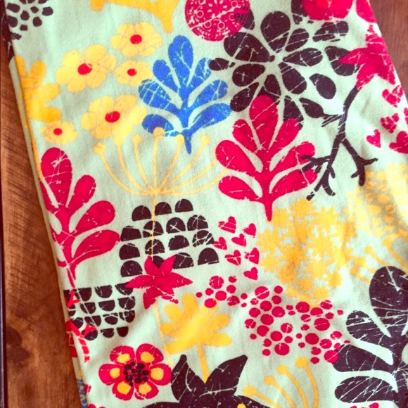 LuLaRoe Pants - LuLaRoe OS leggings NEW🍄