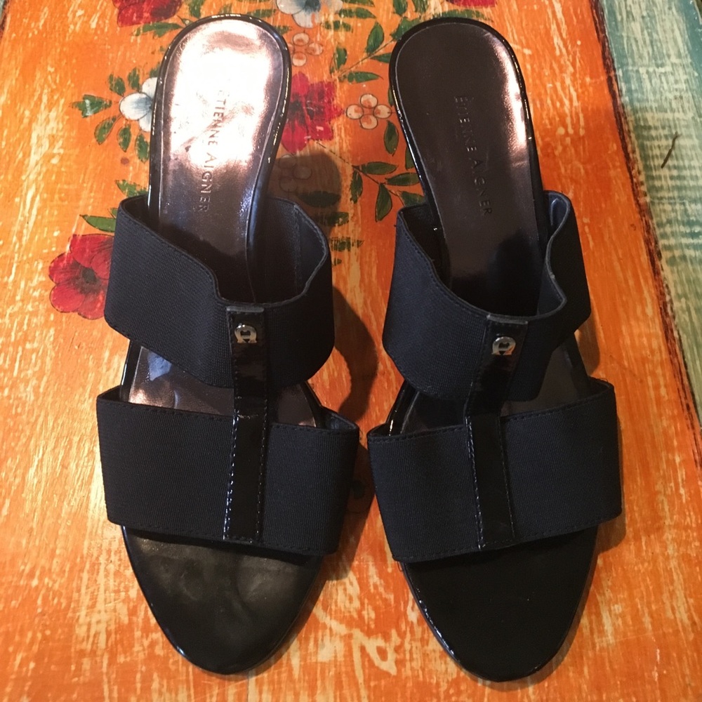 NWOT Etienne Aigner Low Heel