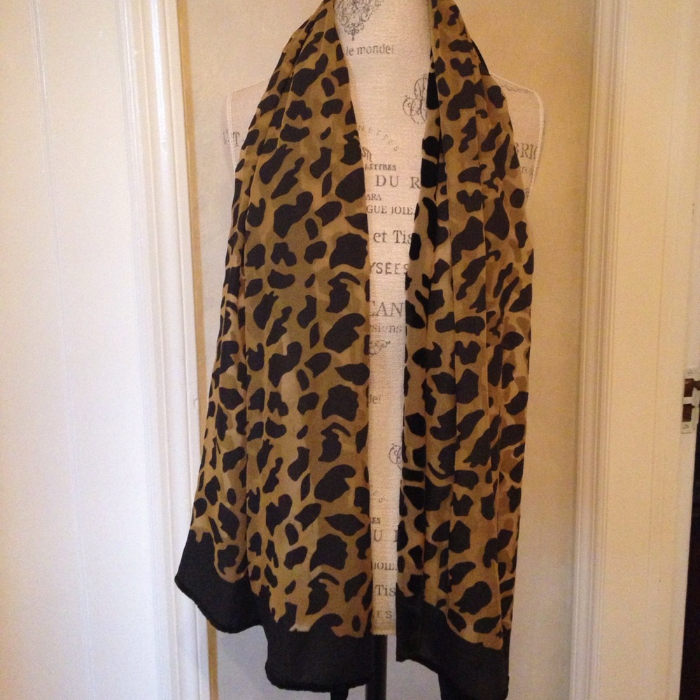Leopard print scarf