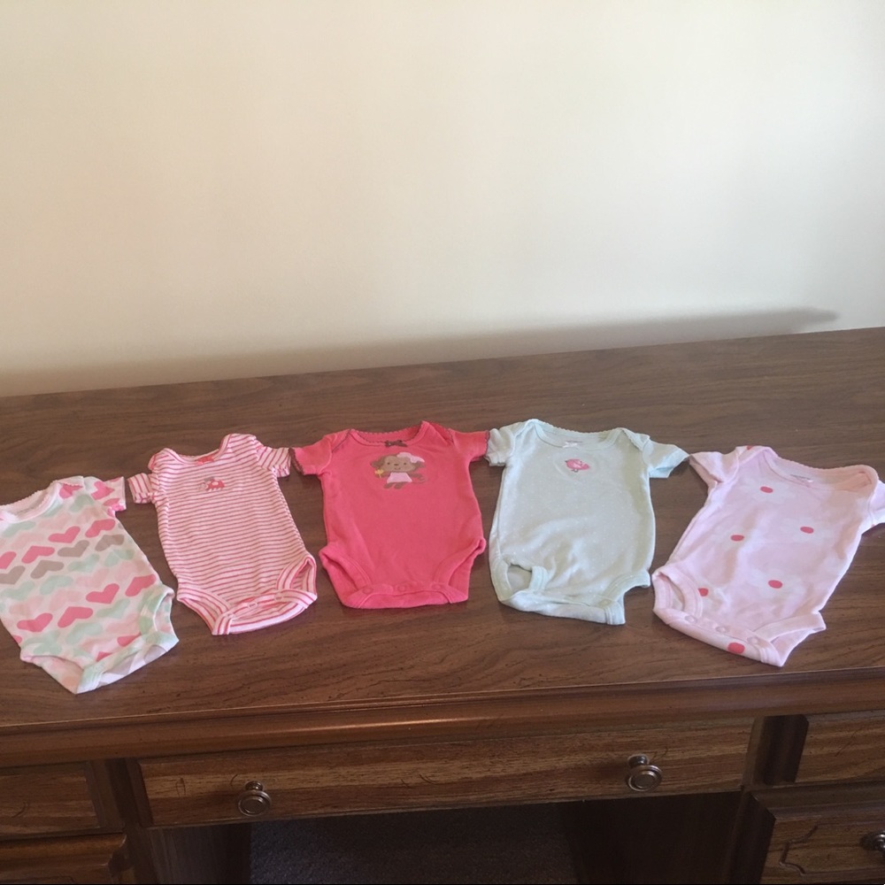 Carter's like new newborn onesies