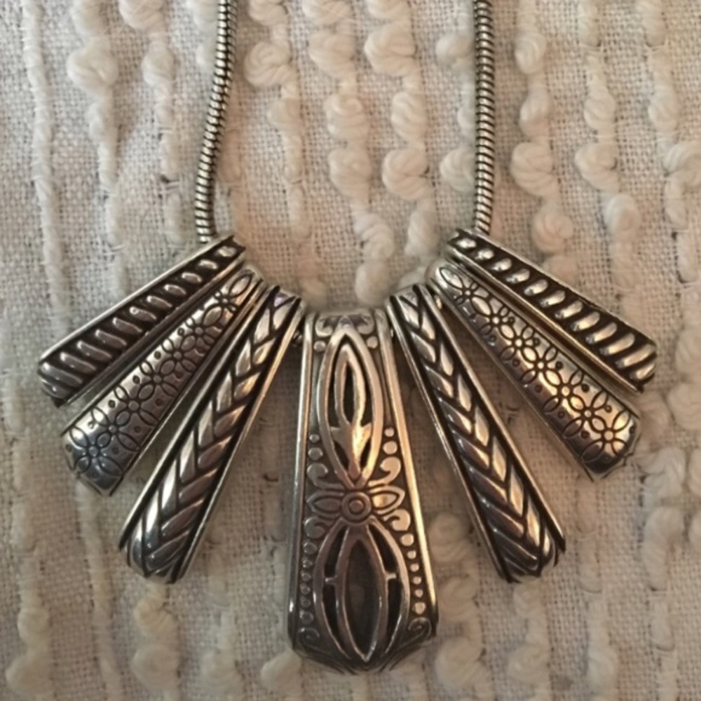 Beautiful Silver Necklace w Flared Pendants