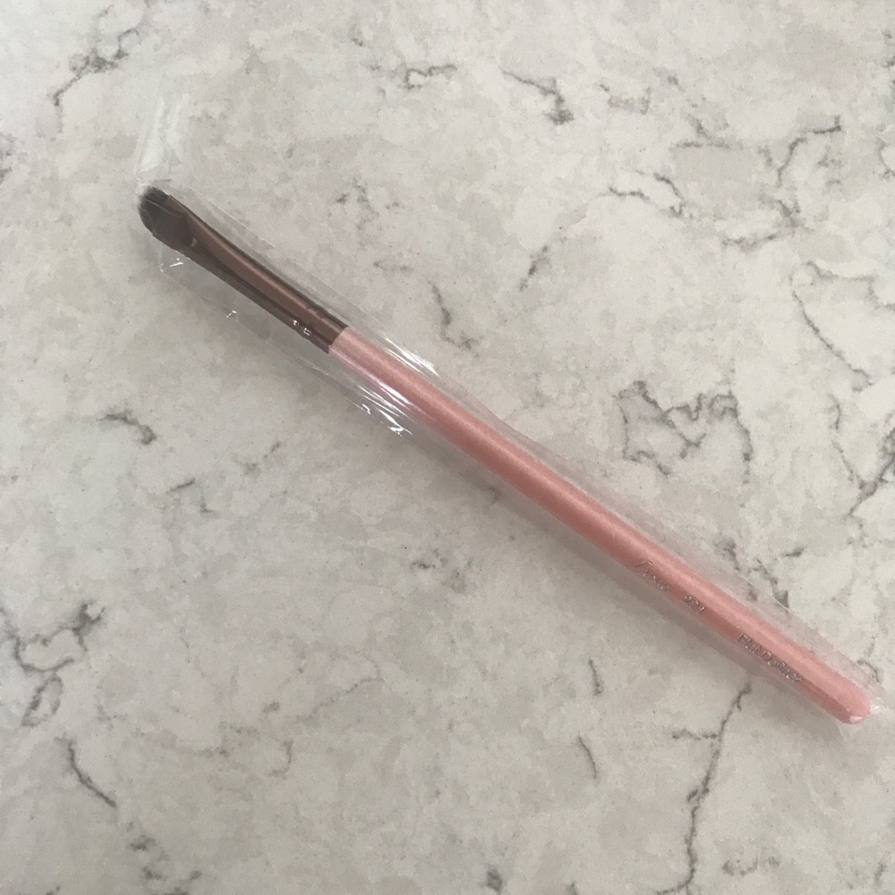Luxie Flat Definer Makeup Brush