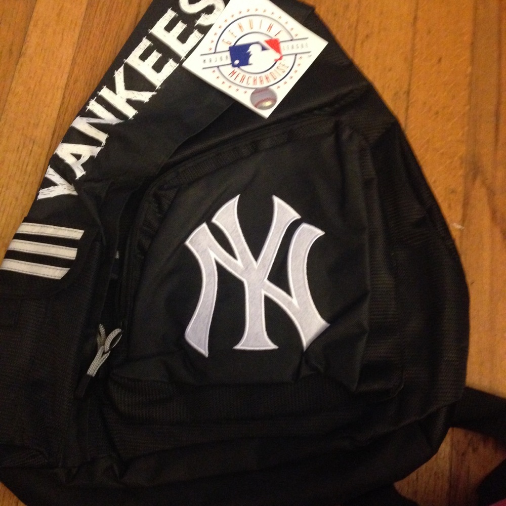 💥FINAL PRICE💥Yankees cross backpack nwt