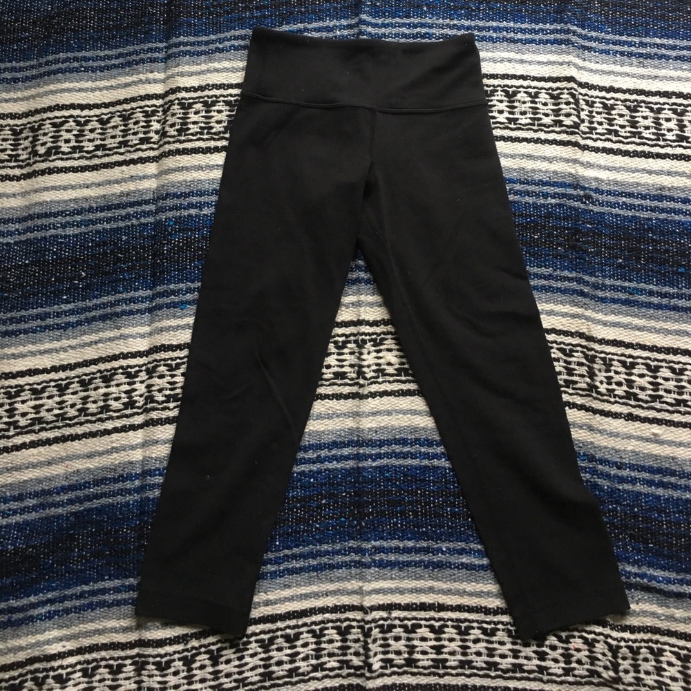Black crop reversible lululemon leggings