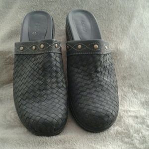 Black Ecco Clogs