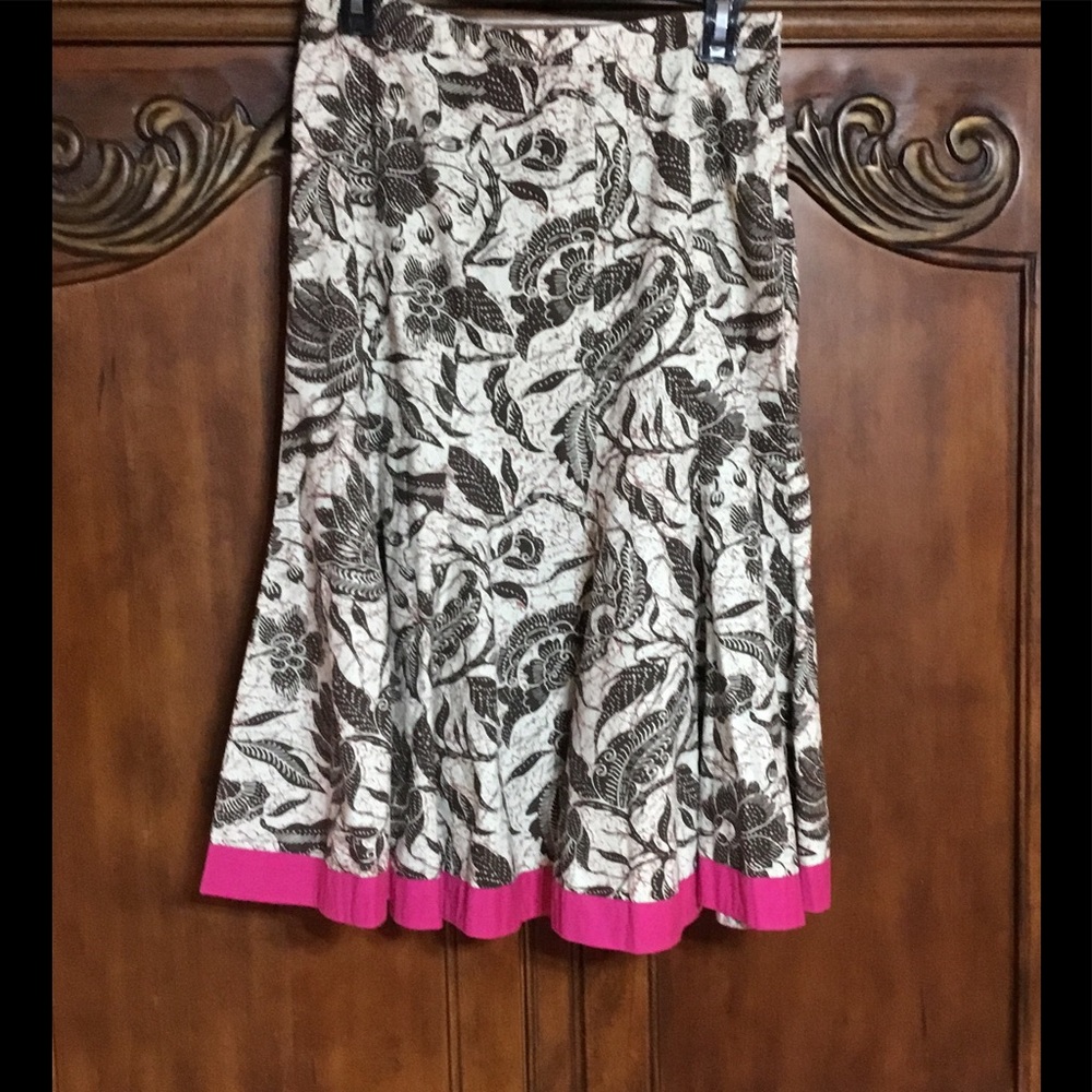 Cute skirt.