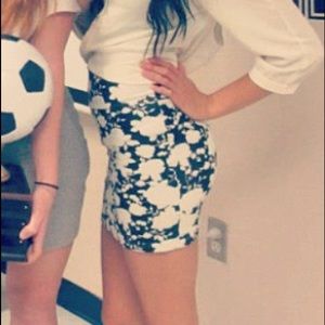 🌸🌼 Floral Mini Skirt- Stretchy, Bodycon  🌼🌸