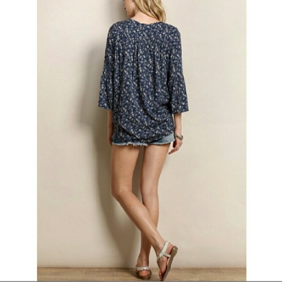BOUTIQUE FLORAL PRINT NAVY LACE UP TOP - Picture 2 of 2