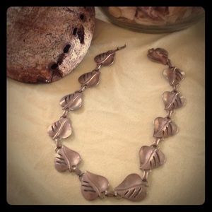 Costume jewelry. Vintage Caro necklace.