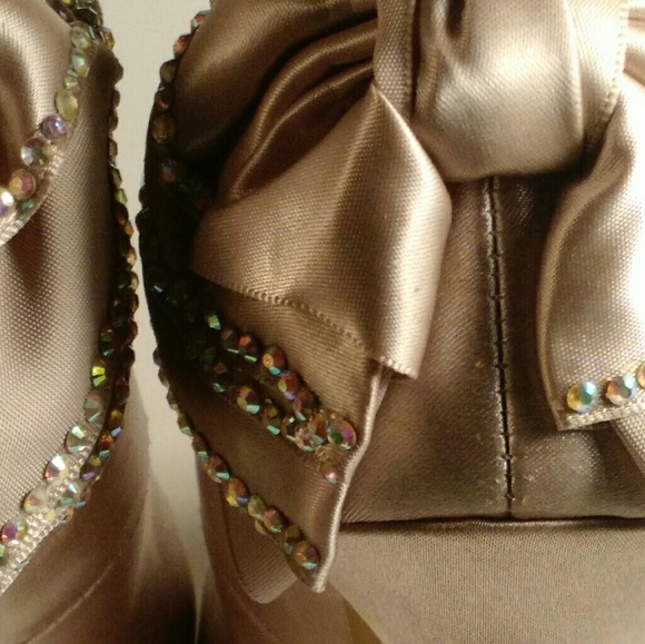 SATIN CHAMPAGNE PUMPS(NO OFFERS) - Picture 5 of 5