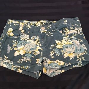 ✨Floral shorts☺️