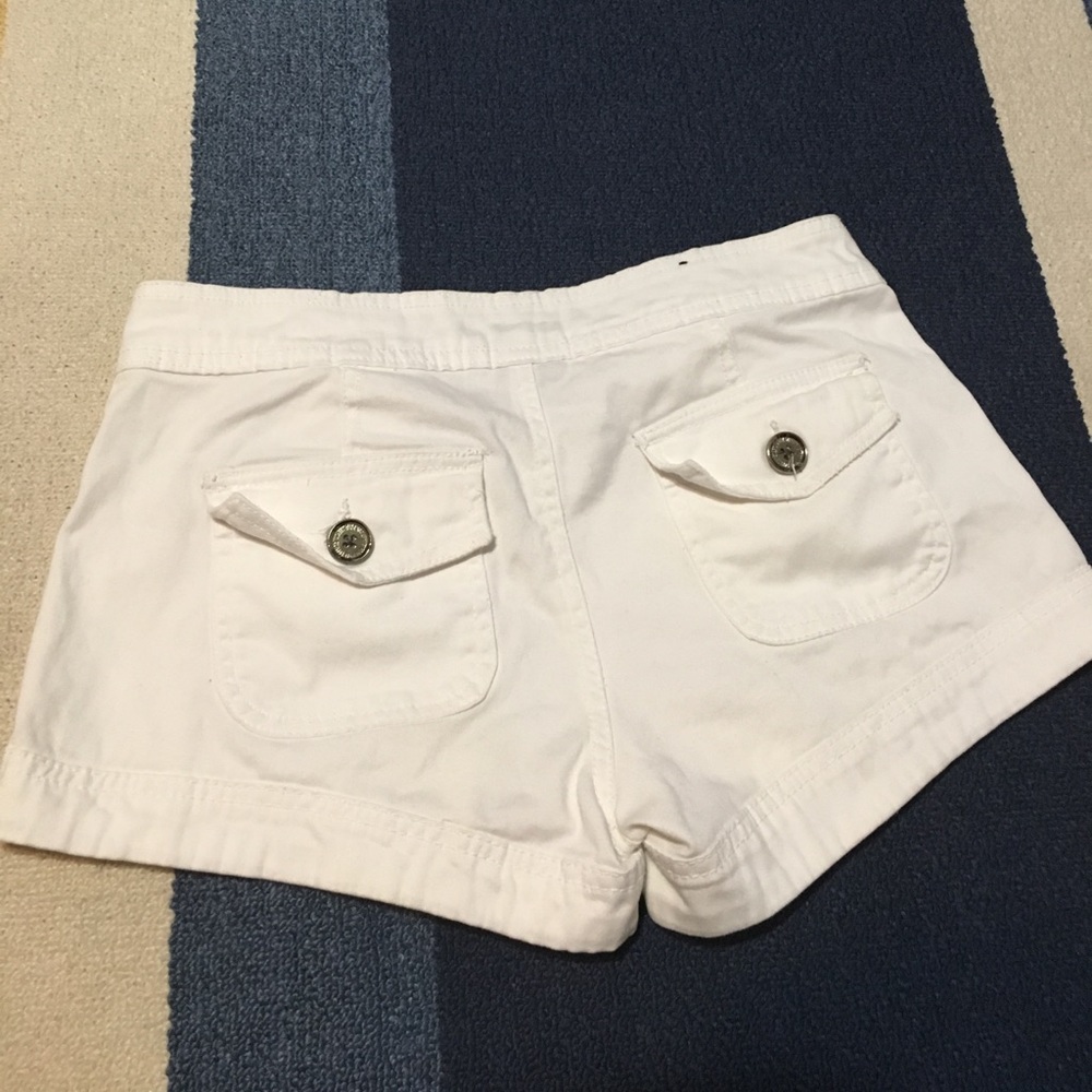 Shorts - Picture 3 of 3