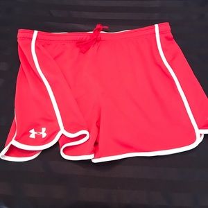 Pink under armour shorts☺️