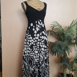 Bubbly black and  white floral maxi dress