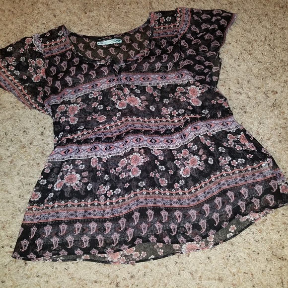 Maurices Tops - Maurices black sheer floral peplum top sz M