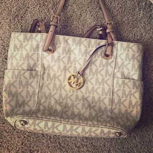 Micheal Kors Purse