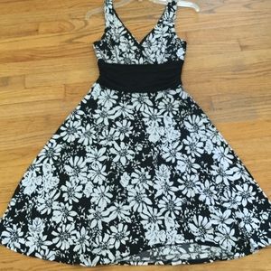 Dress XS White House Black Market