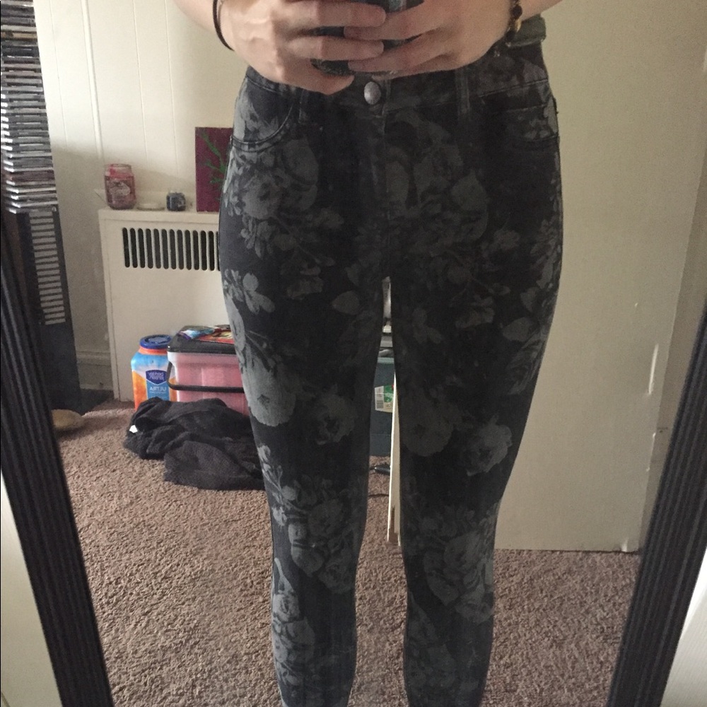 Floral pattern skinny jeans.