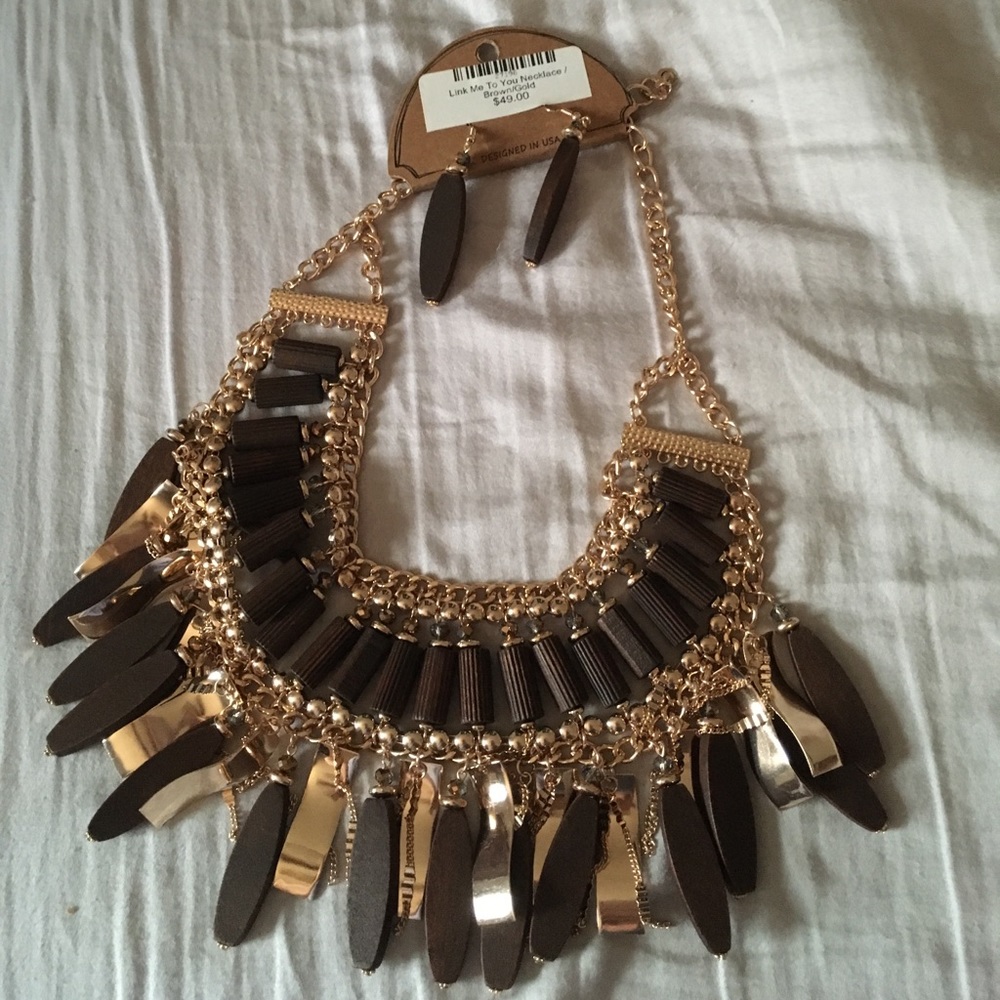 Shop hopes necklace set