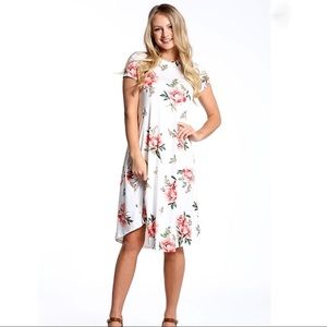 🔸SOLD🔸Short Sleeve Floral Tee Dress