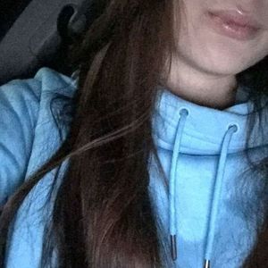 Meet your Posher, Holly