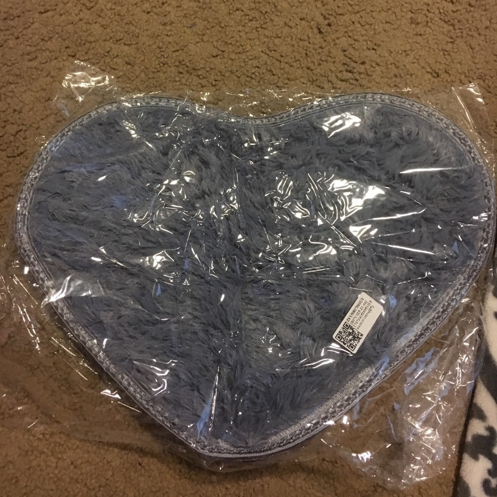 Heart shapes comfy mini rug