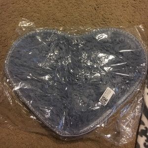 Heart shapes comfy mini rug