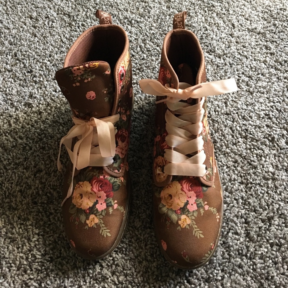 Brown floral print Dr Martens (Doc Martens)