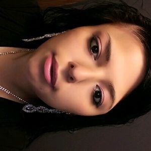 Meet your Posher, Alejandra