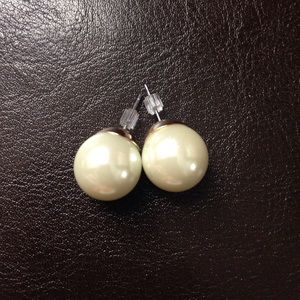 Pearl earrings