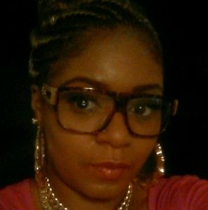 Meet your Posher, Carla