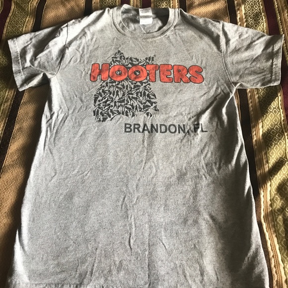 Hooters shirt - Picture 1 of 3