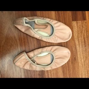 Women's pink ballet shoes