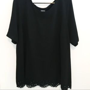 Torrid crepe short sleeve top with scalloped trim