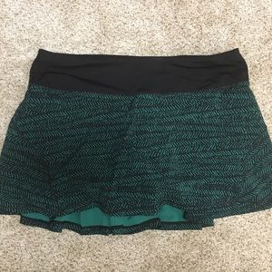Lululemon Hunter Green and black skirt