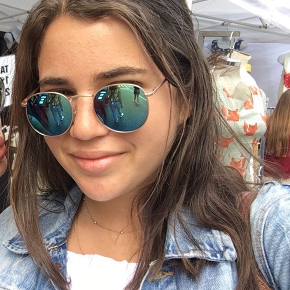 Meet your Posher, Ariel - Picture 1 of 1