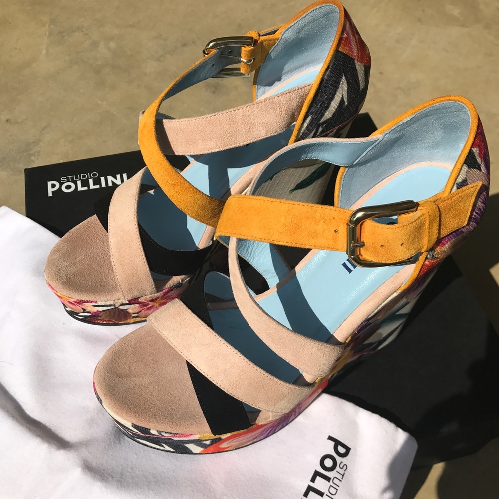 SOLD‼️PRICE DROP Pollini floral print wedge sandal
