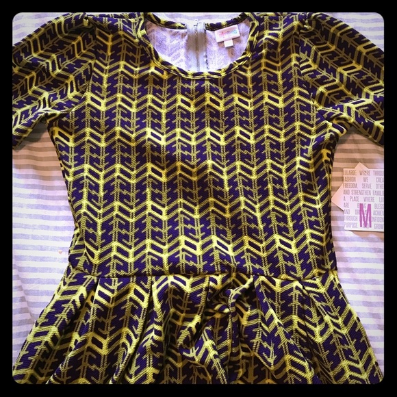 Dresses & Skirts - LuLaRoe Amelia M