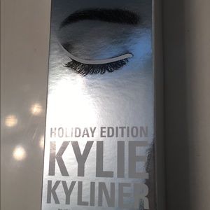 Kylie Cosmetics Kyliner in Snow!