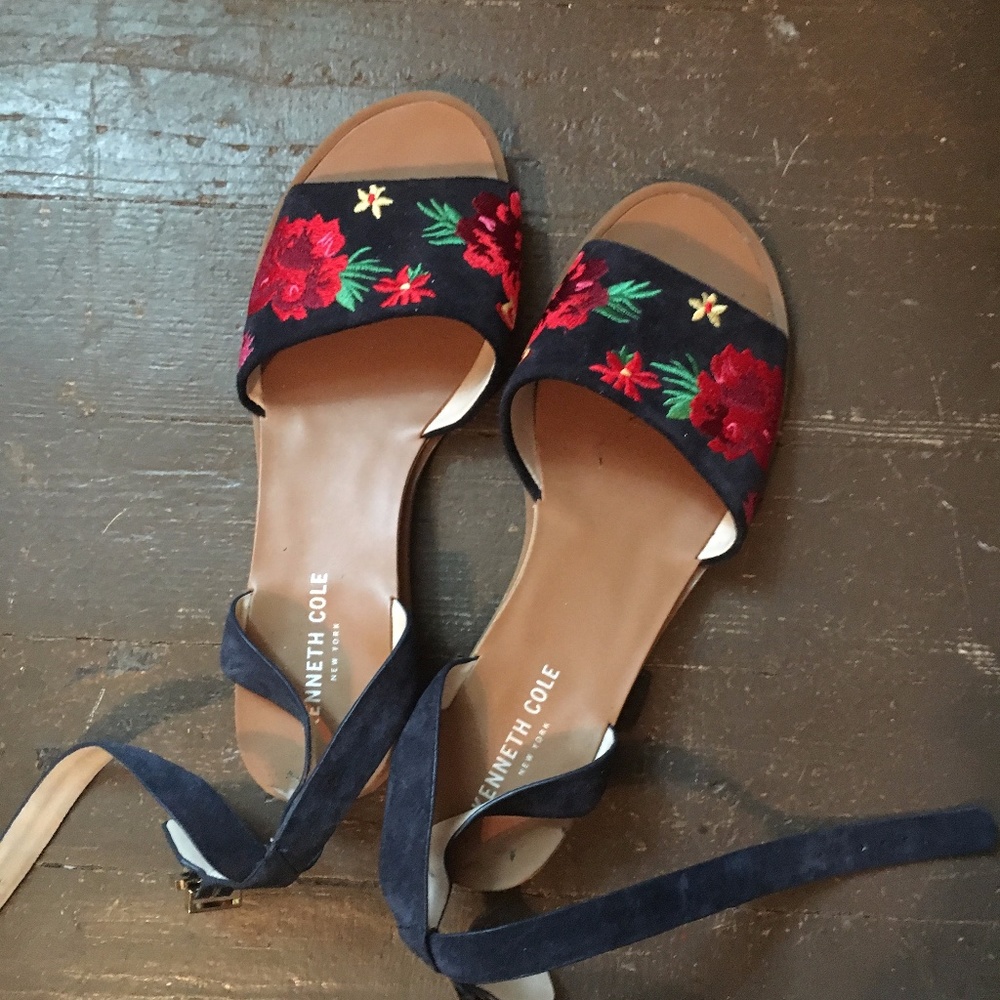 Kenneth Cole embroidered flats!