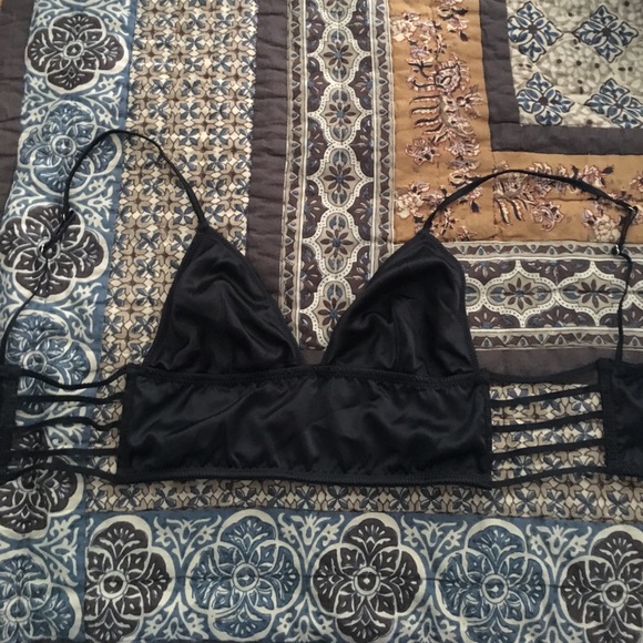 Thin strap crop top - Picture 1 of 4