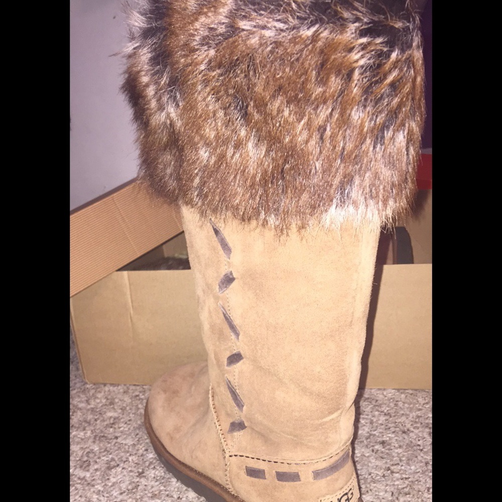 Size 9 Chestnut UGGS