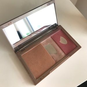 Urban Decay Naked Flushed compact