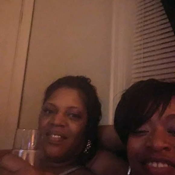 Meet your Posher, Pamela - Picture 1 of 1