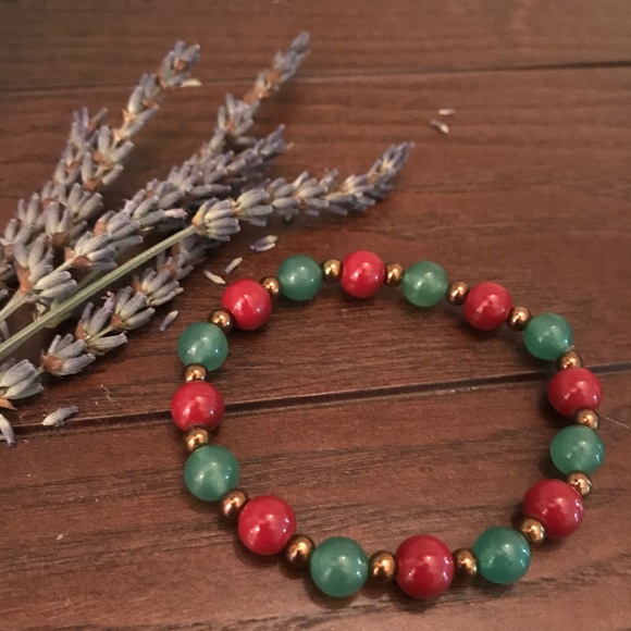 Jewelry - ❤️5/$20❤️ Handmade Glass Bead Bracelet