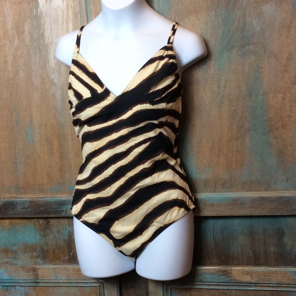 Michael Kors one piece swimsuit EUC size 6