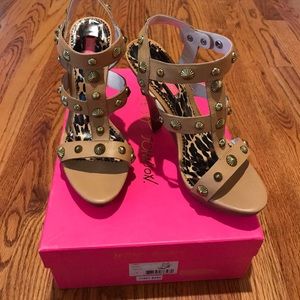 Betsey Johnson camel sandal