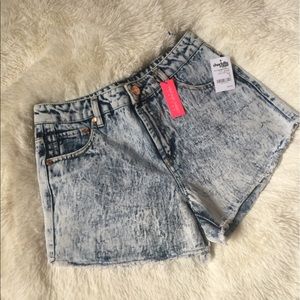 Super cute high waisted jean shorts
