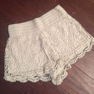 Cotton shorts with crochet overlay