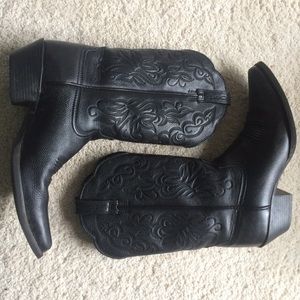 Black Ariat J Toe Cowboy Boots